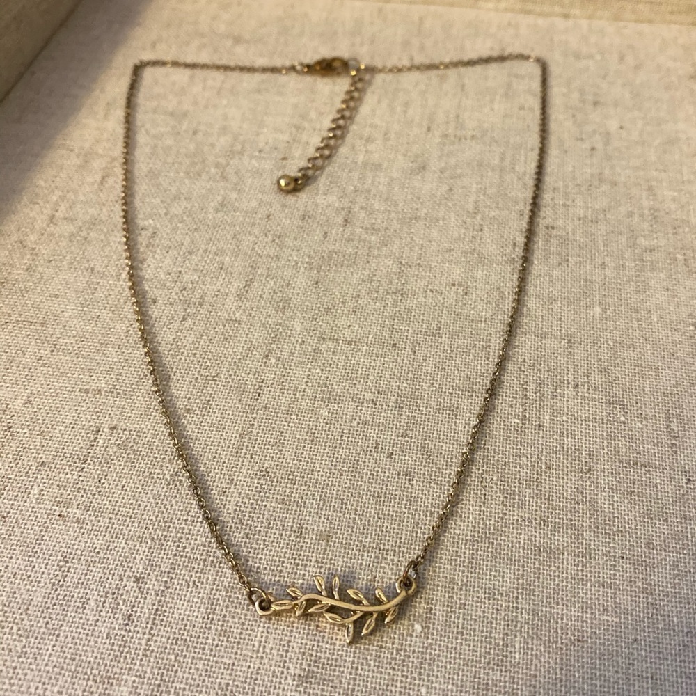 Gold leaf design necklace